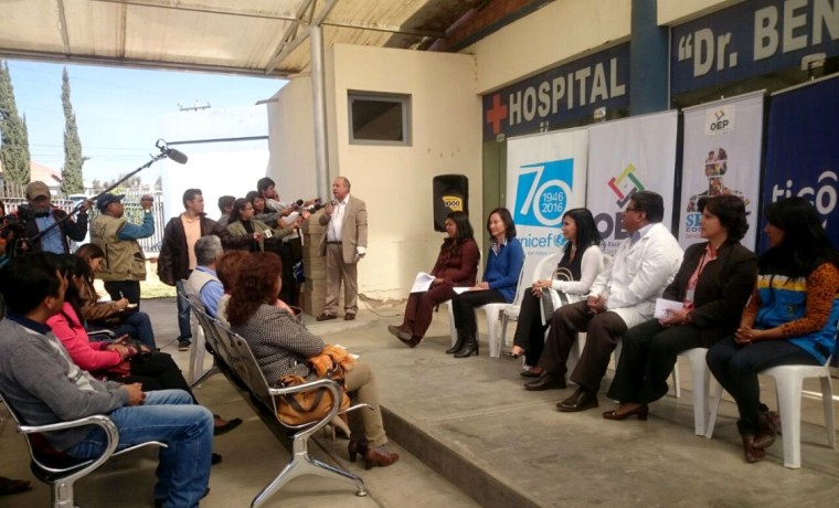 2. El vocal del TSE, Antonio Costas, en la inuguración de la caseta registral en Quillacollo.