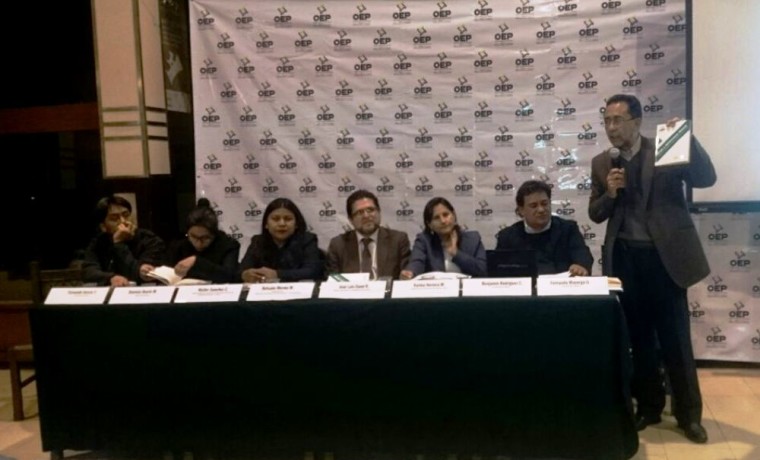 2. Presentación de las publicaciones en Cochabamba.