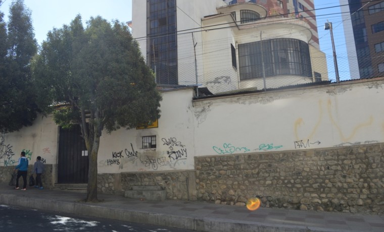 3. Frontis del Centro Penitenciario Femenino de Miraflores.