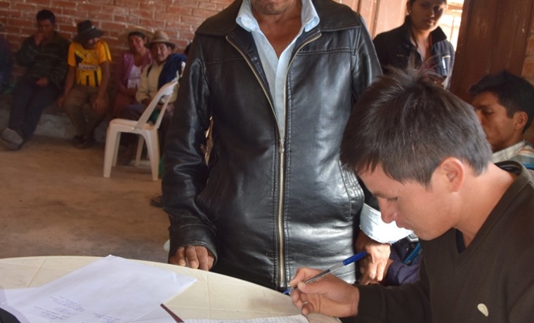 5. Firma de acuerdo por el secretario general de la comunidad Pacha Pata junto al concesionario minero solicitante.