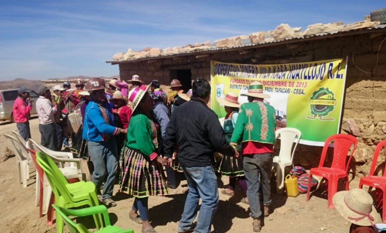 8. La sicureada en festejo de la aprobación de la consulta previa para la explotación minera.3
