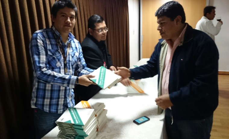 8. Presentación de las publicaciones en Tarija.