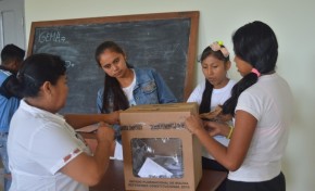 Unidad Educativa Nacional 6 de Agosto eligió su gobierno estudiantil