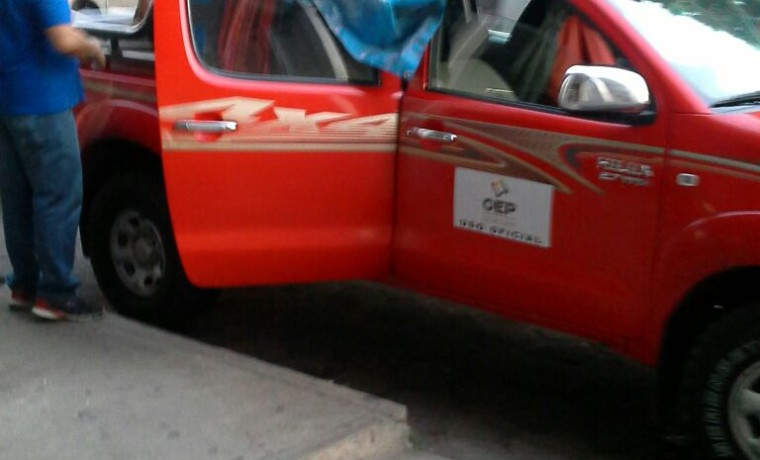 11. Una camioneta con los equipos y materiales necesarios para el empadronamiento (Santa Cruz).