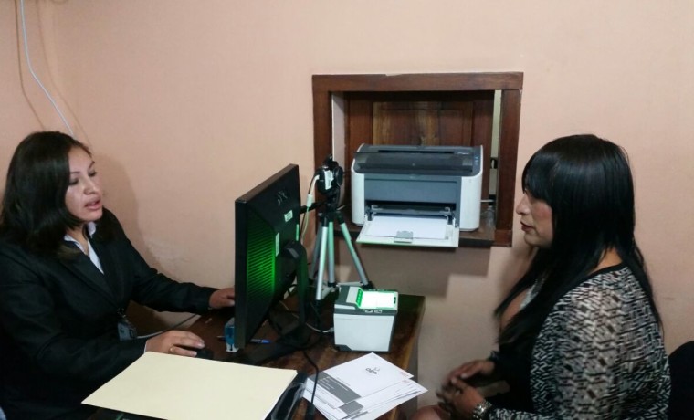 12. Recepción de la primera solicitud de cambio de nombre y dato sel sexo en el SERECI Potosí.