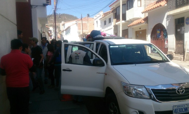 13. El equipo de empadronadores a punto de iniciar su traslado al municipio de Mojocoya (Chuquisaca).