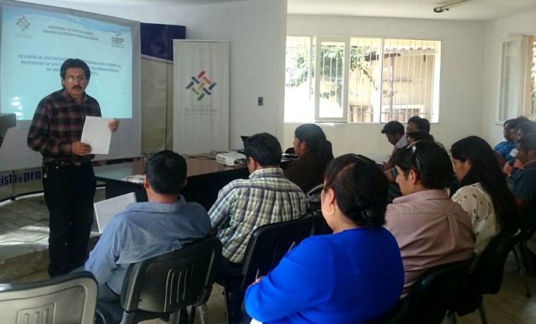 2. El Coordinador Departamental del Ministerio de Autonomías, Alberto Borda.