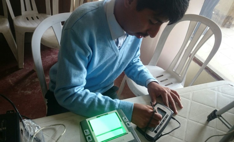 3. Cochabamba, Vinto. Jóvenes de unidades educativas se empadronan en el Mercado Central.