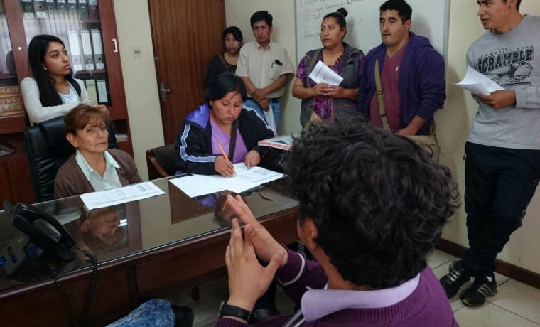 3. El quipo de empadronadores se reune previo a su traslado (Tarija).