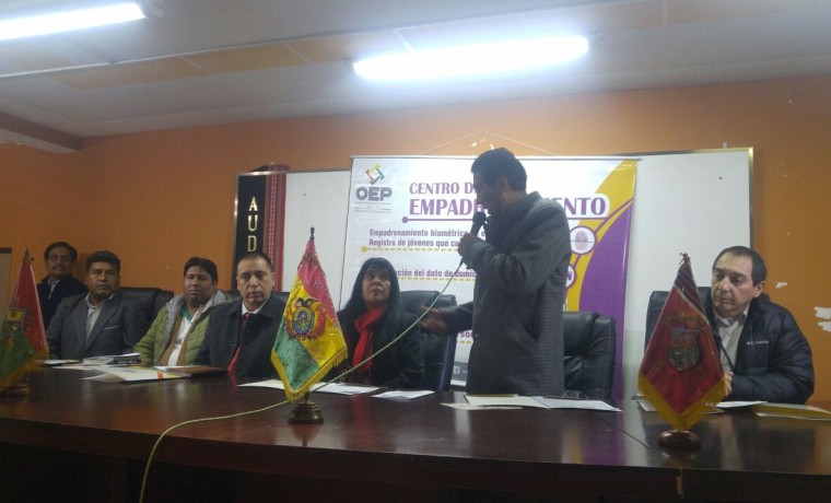 3. La Paz, Viacha. Las autoridades del TED La Paz en la inauguración del registro en el Padrón Electoral.