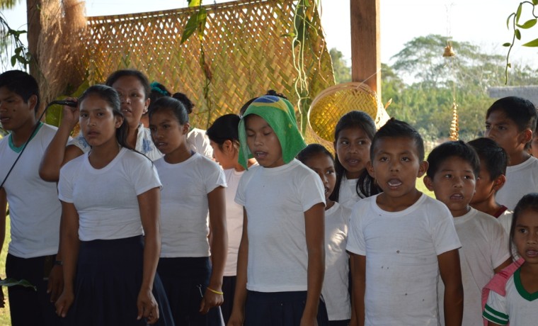 4. Los niños tambien participaron de la asamblea dando la bienvenida a las y los participantes.