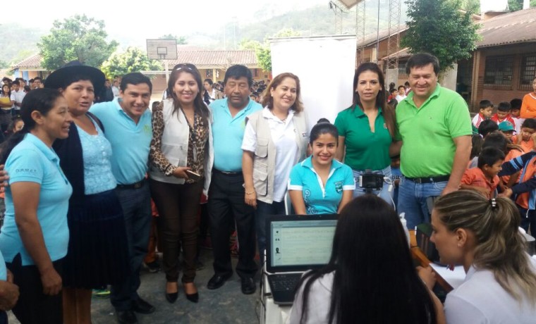 4. Santa Cruz, El Toro. Primera empadronada es acompañada de la vicepresidenta del TED, Sandra Kettels.