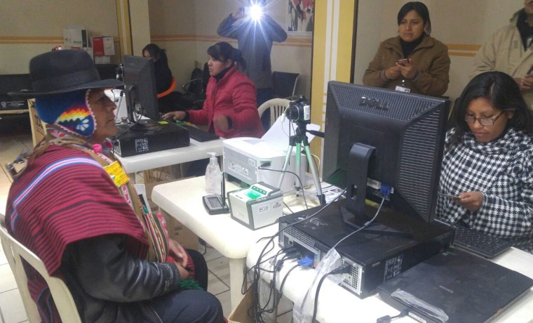 6. La Paz, Viacha. Inicio del registro en el Padrón Electoral.