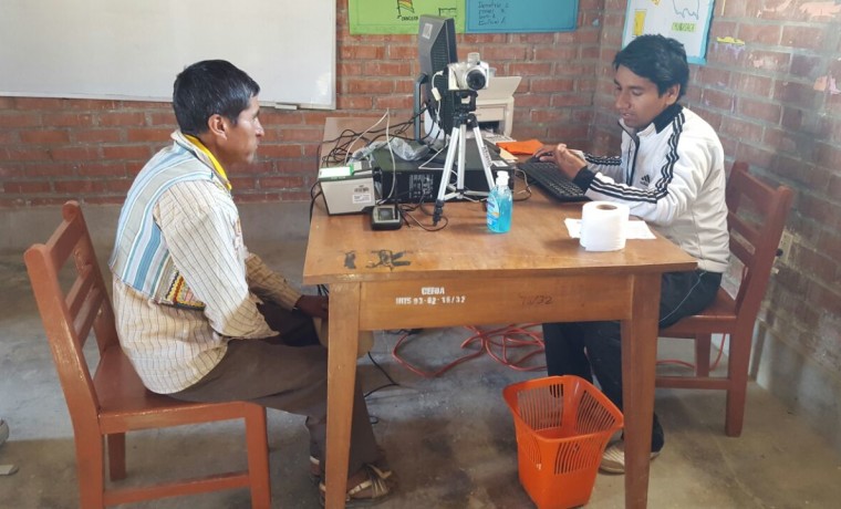 9. Cochabamba. Inicio del registro en el padrón electoral en la TIOC Raqaypampa.
