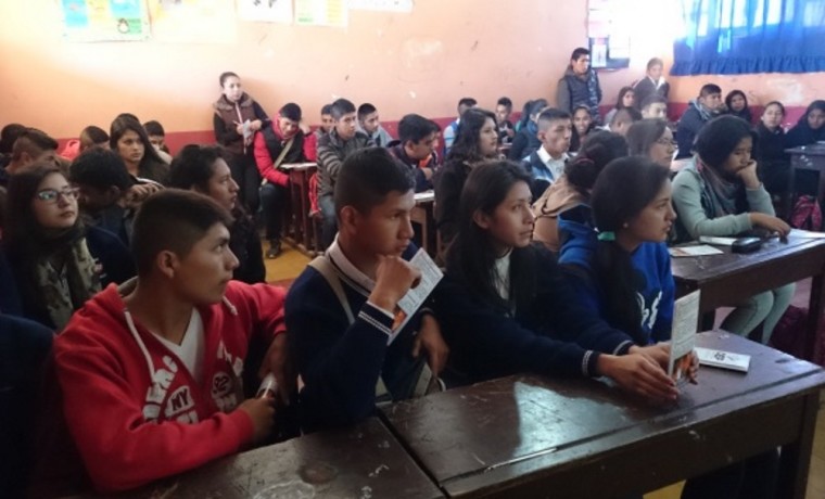 Estudiantes de sexto de secundaria de la Unidad Educativa Franz Tamayo.