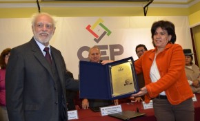 La Sala Plena del TSE reconoció el aporte profesional del ex Vocal  Iván Guzmán de Rojas