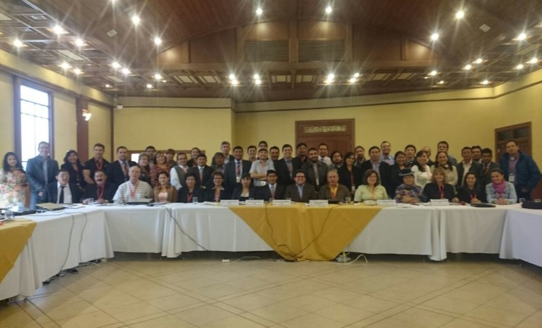 1. Las y los vocales de los TED y del TSE que participan en el taller de Cochabamba.