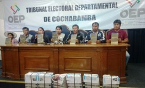 Arque y Totora reciben 4100 ejemplares de sus proyectos de carta orgánica para socialización