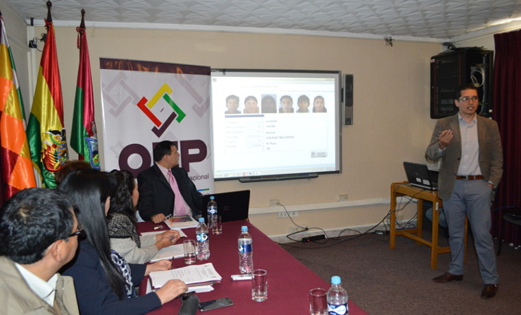 1-el-jefe-de-teconologias-del-ted-la-paz-en-el-sorteo-de-jurados