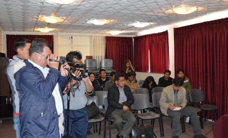 2-medios-de-comunicacion-presentes-en-el-sorteo-de-jurados-en-la-paz