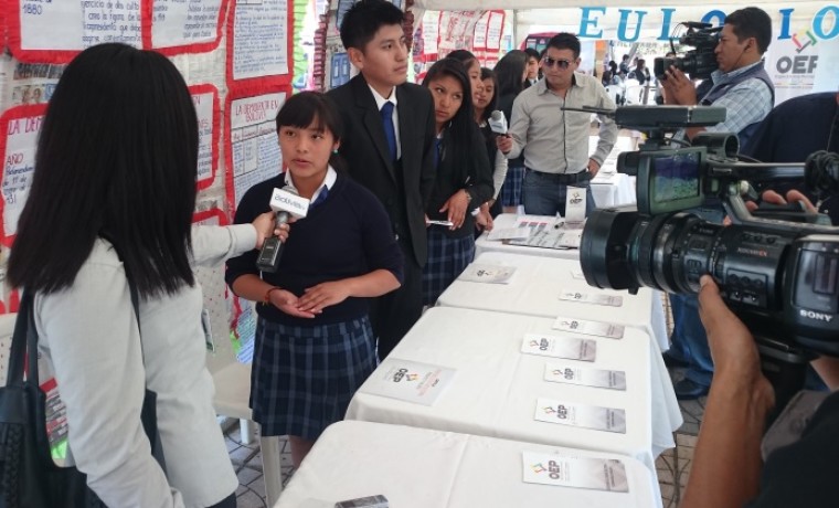 las-y-los-estudiantes-exponen-sobre-democracia-ante-los-medios-de-comunicacion