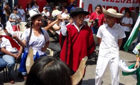 Santa Cruz: Jóvenes mostraron interculturalidad como manifestación democrática
