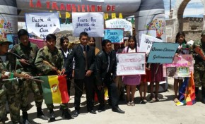Potosí: Estudiantes destacan la democracia en Bolivia mediante representaciones artísticas