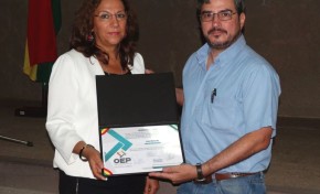 TED Santa Cruz entregó 14 reconocimientos a instituciones y personalidades por su aporte a la democracia