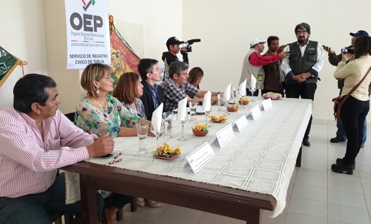 el-alcalde-de-carapari-wilman-pena-durante-la-inauguracion-de-la-oficialia-de-registro-civil-en-carapari