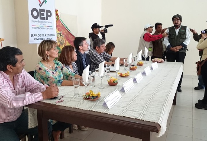 el-alcalde-de-carapari-wilman-pena-durante-la-inauguracion-de-la-oficialia-de-registro-civil-en-carapari