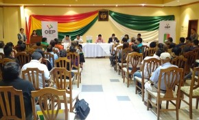 Tarija: Identifican los retos que aún se deben afrontar a 34 años de democracia en Bolivia