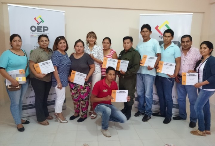 entrega-de-certificados-de-reconocimiento-en-carapari
