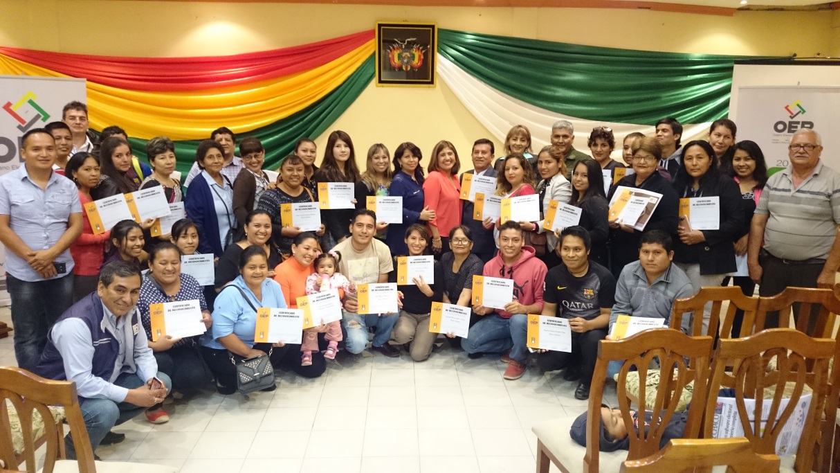 entrega-de-certificados-de-reconocimiento-en-yacuiba