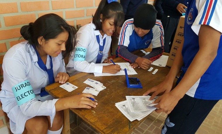 Elección en unidad educativa María Ayma Mamani.2