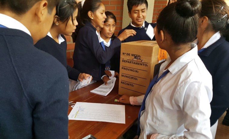 Elección en unidad educativa María Ayma Mamani.3