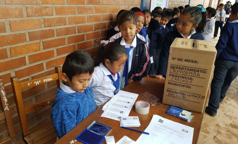 Elección en unidad educativa María Ayma Mamani.5