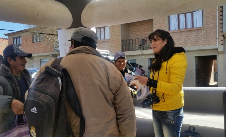 La técnico del TED Potosí explica sobre Referendo 9 de julio.