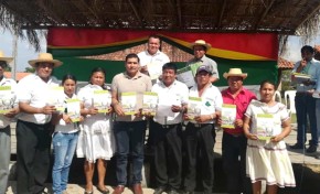 La nación Monkoxi de Lomerío recibió un lote de ejemplares de su proyecto de estatuto autonómico indígena