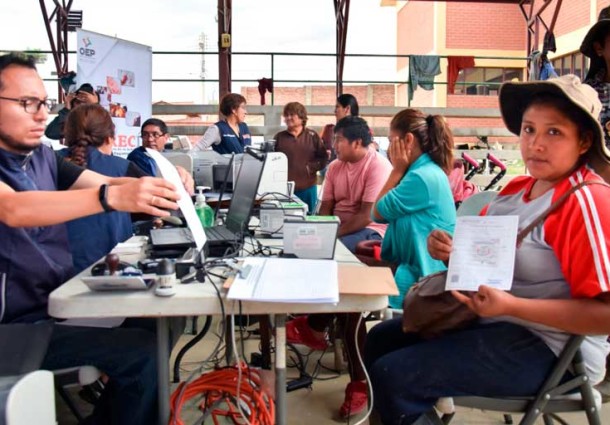 Serecí y TED Cochabamba entregan certificados de nacimiento de manera gratuita a damnificados del municipio de Tiquipaya