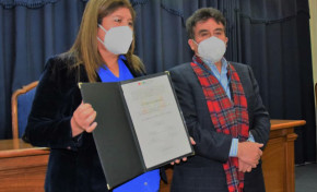 El TED Cochabamba entrega credencial a la Gobernadora de Cochabamba, Esther Soria Gonzales