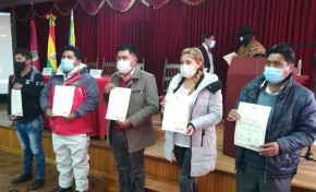 El TED Oruro entrega credenciales a las autoridades del Gobierno Autónomo Indígena Originario Campesino de Salinas