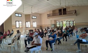 Alrededor de 1.700 notarias y notarios electorales se capacitan para las elecciones en Santa Cruz