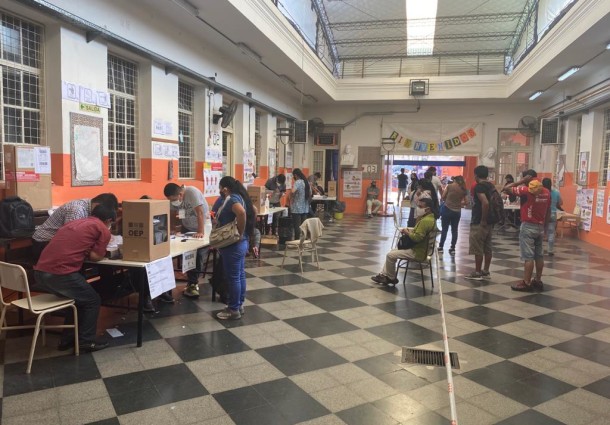 Votaron 88.324 compatriotas en 16 provincias de Argentina