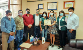 El TED Tarija recibe un reconocimiento de la Fejuve Cercado por su labor en beneficio de la democracia