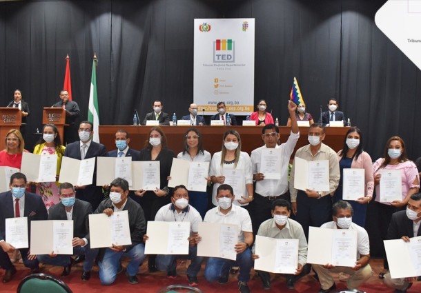 El TED Santa Cruz entrega credenciales a más de 800 autoridades electas del gobierno departamental y de 54 municipios