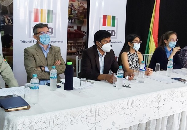 El TED Tarija comparte información y atiende consultas de las dos organizaciones políticas que participan en la segunda vuelta electoral