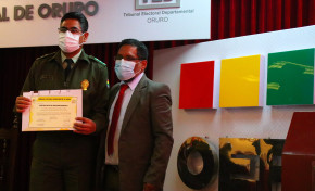 El TED Oruro reconoce a 23 autoridades y periodistas por aportar a la democracia