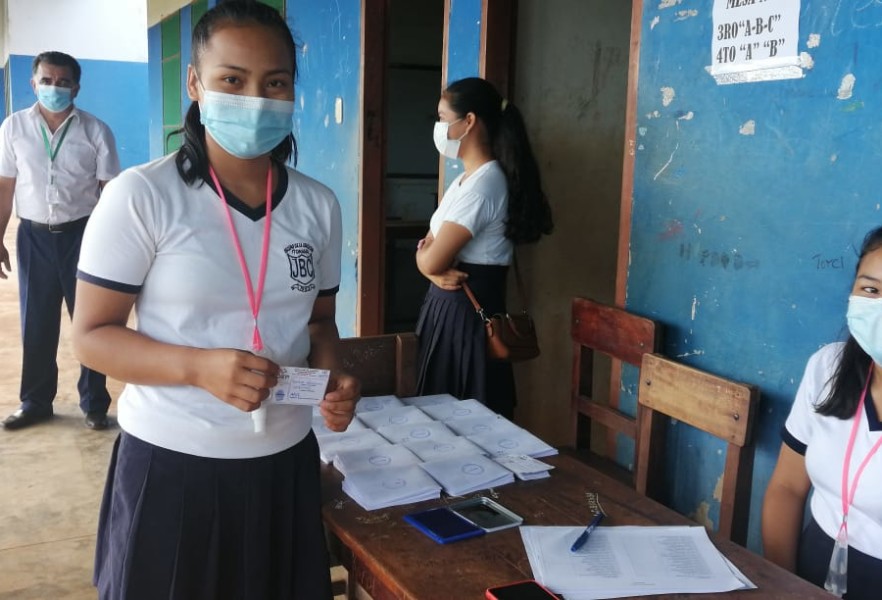 Eligen gobiernos estudiantiles en Santa Ana del Yacuma.