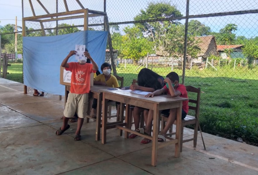 Votan en la unidad educativa 6 de Junio, Pando.