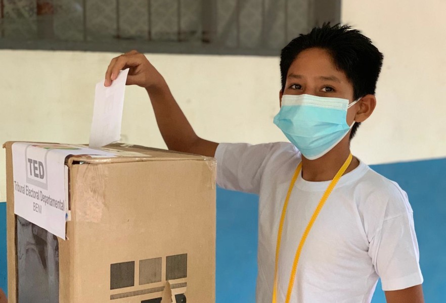 Avanza la votación en unidades educativas de Magdalena, Beni.